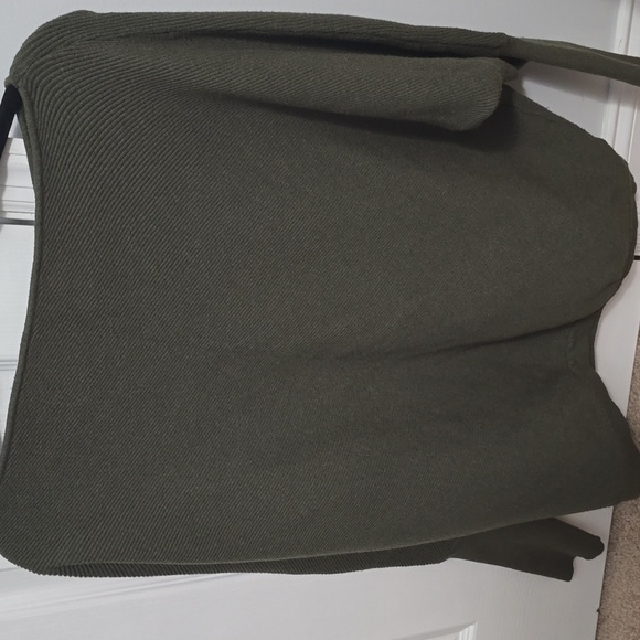 Green casual batwing sweater - Picture 3 of 7